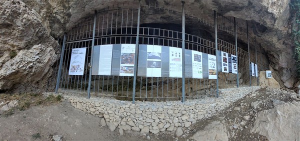 Ingresso Ciota Ciara e pannelli Università di Ferrara